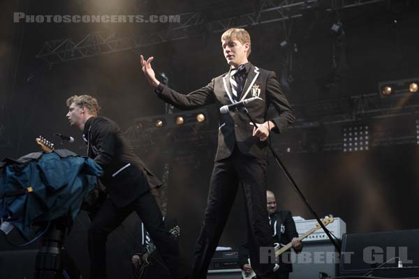 THE HIVES - 2007-08-24 - SAINT CLOUD - Domaine National - Grande Scene - Per Almqvist - Niklas Almqvist - Björn Mattias Bernvall